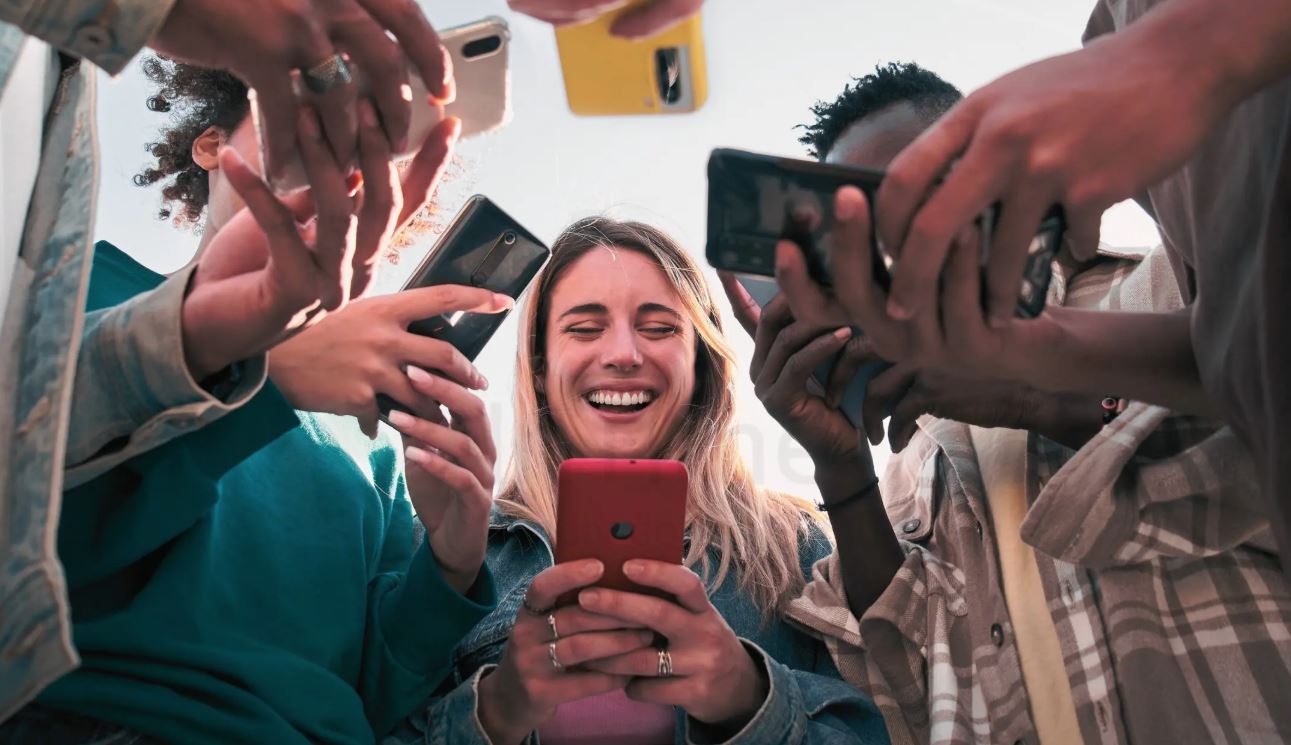 Gjenerata Z  fundos  Melonin në referendum  67 për qind e të rinjve morën pjesë në votim