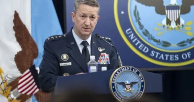 Gjenerali amerikan: 11 mijë sulme ndaj Iranit, nisën misionet me B-52