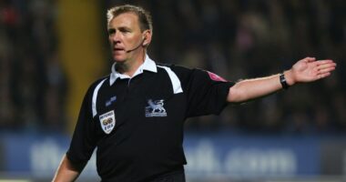 Dy të verdha nuk bëjnë të kuqe/ Gafë e rëndë e arbitrit në ndeshjen miqësore Angli-Uruguaj