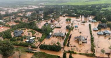 Përmbytjet më të këqija në 20 vite, Hawai urdhëron banorët që të largohen