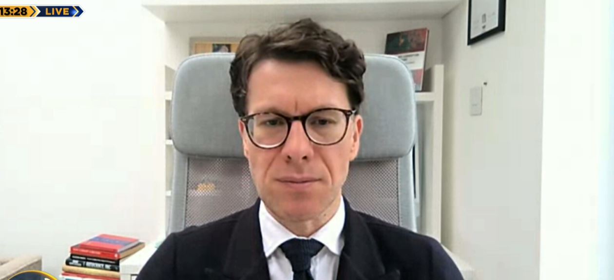 Lufta në Iran   Sulmet pritet të vazhdojnë   eksperti Hoxhaj  Ende herët për negociata  Trump kërkon dorëzimin e regjimit