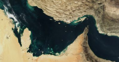 Lufta në Iran/ Analiza e DW: Bllokimi i Hormuzit prek ekonominë botërore