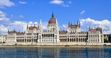 Parlamenti i Hungarisë miraton rezolutën që refuzon anëtarësimin e Ukrainës në BE