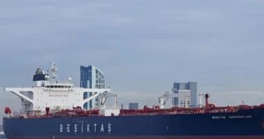 Tankeri turk i naftës sulmohet nga dronë pranë ngushticës së Bosforit në Stamboll