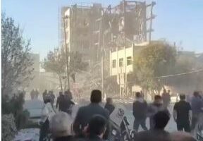 Sulmet ajrore shkatërrojnë ndërtesën/ Mbaheshin takimet e zyrtarëve iranianë