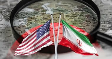 Irani kërcënon objektet e Marinës Amerikane në Detin e Kuq