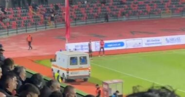 Vlorë/ Portieri i Elbasanit dërgohet në spital, ndërpritet për disa minuta ndeshja me Flamurtarin