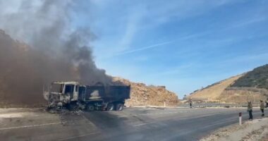 Shkrumbohet kamioni në Bypassin e Vlorës/ Shkak, shkëndija elektrike