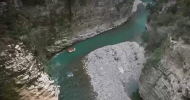 “Energjia e aventurave në Osum”/ Rama ndan pamje të adhuruesve të rafting në Kanionin e Osumit