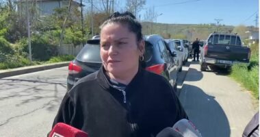 Vrasja në Fier/ Fqinja: Kanë qenë njerëz të mirë nuk e di se nga u erdhi. Kam qarë për atë grua…