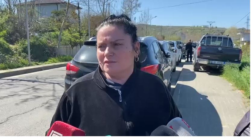 Vrasja në Fier/ Fqinja: Kanë qenë njerëz të mirë nuk e di se nga u erdhi. Kam qarë për atë grua…