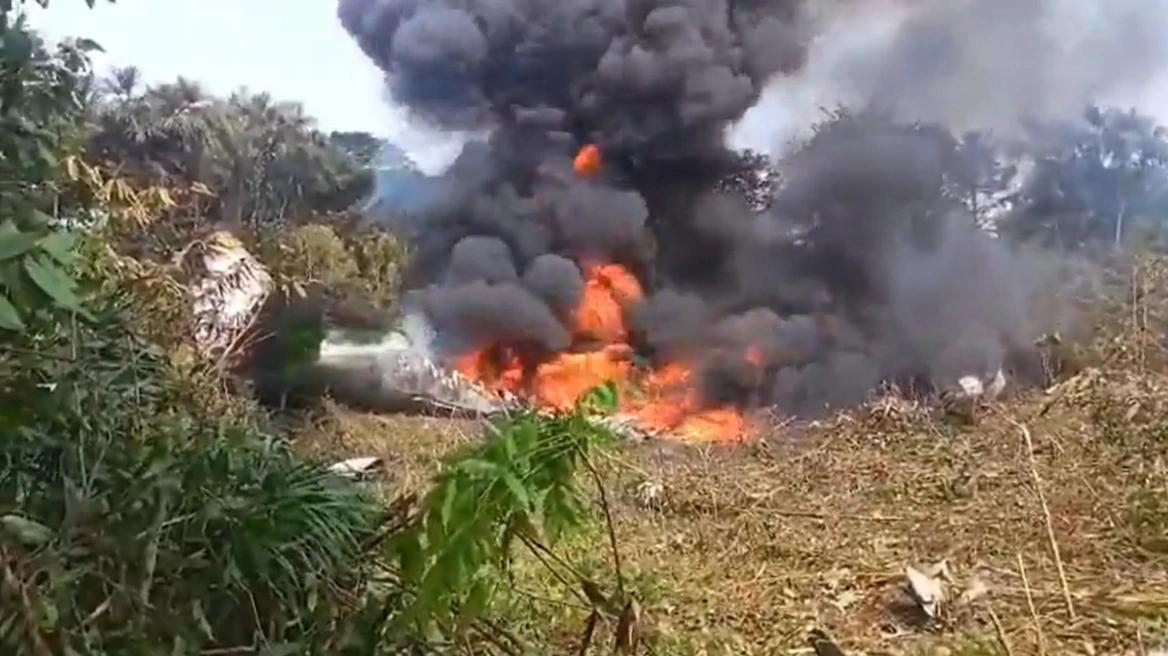 VIDEO  Rrëzohet avioni ushtarak në Kolumbi  mbi 100 persona ishin në bord  Dyshohet për viktima dhe të plagosur