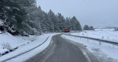 VIDEO/ Dardha dhe Voskopoja zbardhen nga bora, rrugët të kalueshme