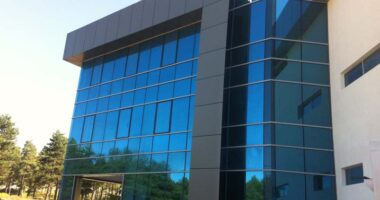 Krimi në Korçë/ Prokuroria dërgon në gjyq të miturin për “vrasje”, babain dhe xhaxhain e tij për pengim të së vërtetës