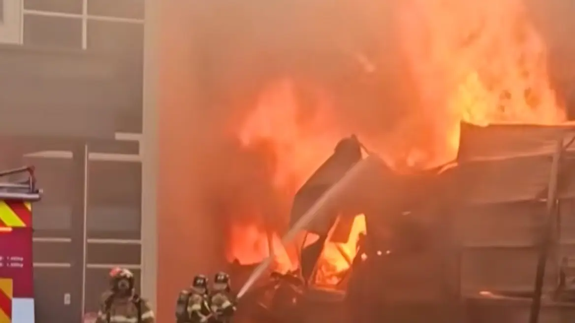 video-shperthen-zjarri-ne-nje-fabrike-makinash-53-te-plagosur-dhe-14-te-zhdukur-ne-korene-e-jugut