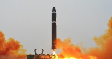 Provokon Koreja e Veriut, teston raketahedhës të fuqishëm