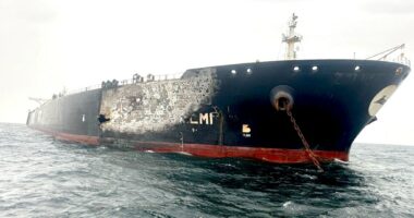 Shënjestër e sulmeve iraniane/ Ishte ankoruar në Dubai, dëmtohet anija cisternë