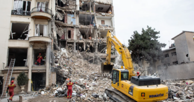 Izraeli godet me raketat e Iranit/ Sulm fabrikës se raketave dhe minave detare