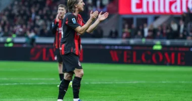 Milan sheh titullin me “dylbi”/ Kuqezinjtë gabojnë në momentin vendimtar, Lazio i mund 1-0