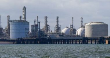 Zgjerohet konflikti në Lindjen e Mesme, çmimi i naftës shkon sërish në mbi 100 dollarë për fuçi