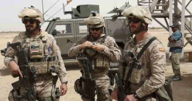 NATO pezullon përkohësisht aktivitetet stërvitore në Irak, tërheq 600 anëtarë të stafit