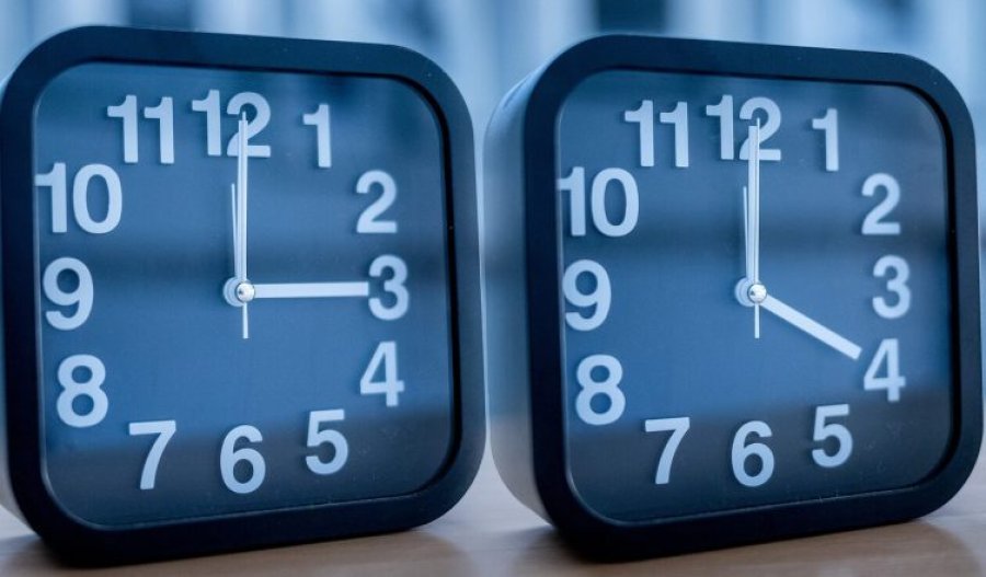 Këtë të diel rikthehet ora verore, akrepat do të zhvendosen 60 minuta para