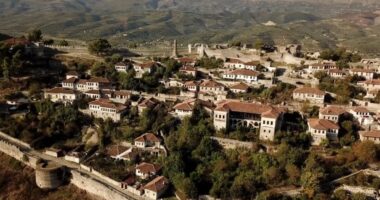 Shqipëria po tërheq më shumë turistë/ Rriten netqendrimet, kryesojnë vizitorët nga Italia