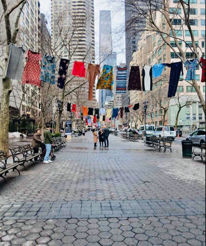 Instalacion kundër dhunës serbe  Vepra e kosovares  para selisë së OKB në New York