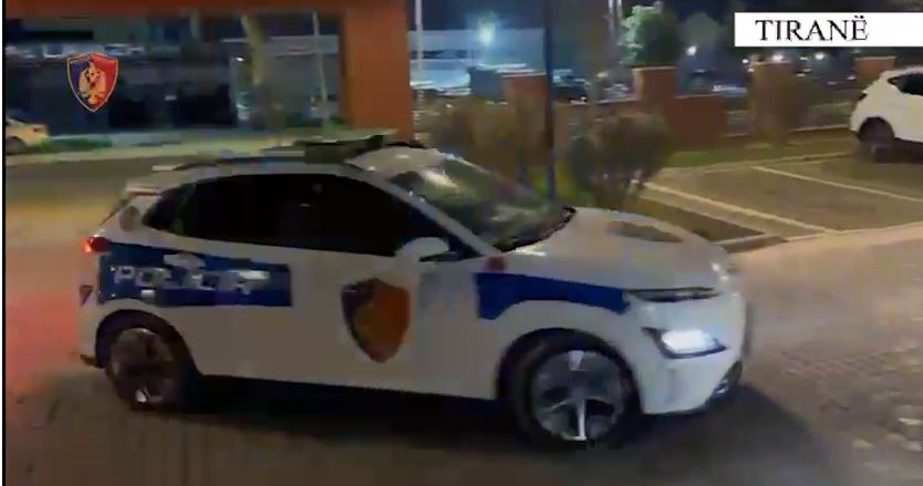 VIDEO  U kap me armë dhe municion luftarak  arrestohet 33 vjeçari në Tiranë