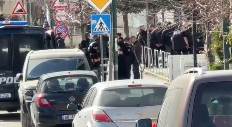 Detaje nga aksioni në Vlorë  zbardhet vrasja e Gentian Qarrit  Urdhërarreste edhe për Inez Hajrullën dhe Ervis Matodashajn