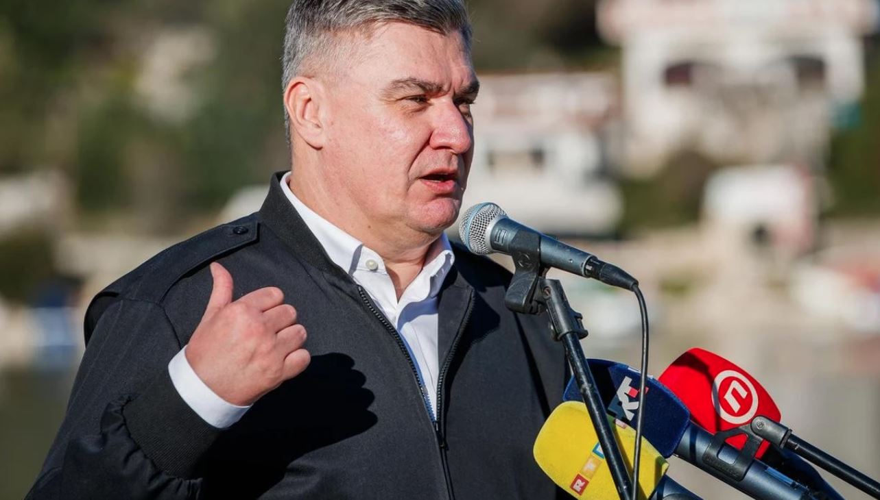 Presidenti kroat për armatosjen e Serbisë: Ata po furnizohen edhe me armë sulmi, shqetësuese!