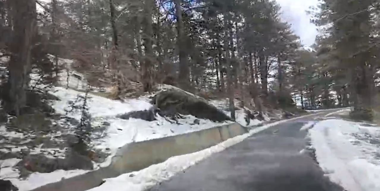 Pranvera me dëborë shton vizitorët/ Fundjava e fundit e marsit shton fluksin në parkun e Qafë Shtamës