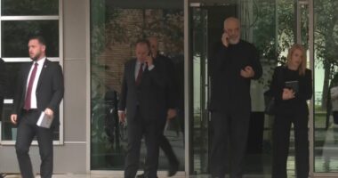 Rama takim në selinë e PS/ Mbledh drejtuesit e njësive administrative të Tiranës