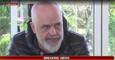 Rama inspektoi aksin Librazhd-Prrenjas, takim me banorët/ Kryeministri: Rrëshqitja e rrugës, për arsye natyrore