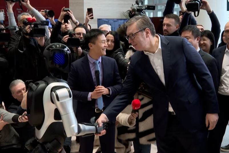 robotet-kineze-ne-ushtrine-e-serbise