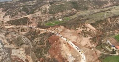 Hapet rruga drejt juglindjes/ Nis qarkullimi i mjeteve në segmentin provizor Librazhd-Prrenjas