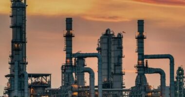 Irani paralajmëron për veprim të fuqishëm, kërkon evakuime në vendet e naftës në Gjirin Persik