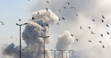 Sulm me dron në aeroportin e Dubait, anulohen të gjitha fluturimet