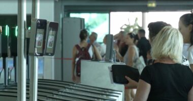 Sondazhi i ABC: Ja, kur dhe pse ikin shqiptarët. Më shumë se gjysma e shqiptarëve lënë vendin nga mungesa e shpresës nga opozita