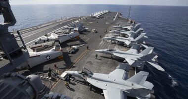 SHBA vendos aeroplanmbajtësen e tretë në Lindjen e Mesme mes luftës së vazhdueshme me Iranin