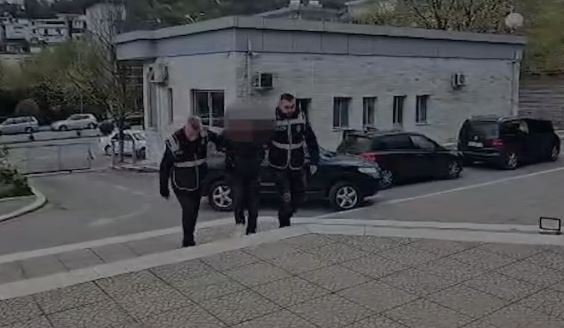 thyen-arrestin-shtepiak-kapen-dy-persona-ne-gjirokaster-te-denuar-per-trafik-emigrantesh