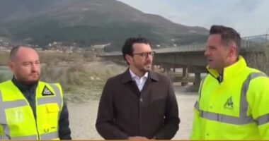 Rehabilitimi i Urës së Milotit/ Ministri Enea Karakaçi inspekton punimet, nis qarkullimi