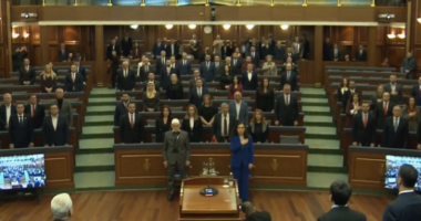 Epopeja e UÇK-së/ Seanca solemne, Osmani: Liria është sakrificë dhe shteti përgjegjësi! Familja Jashari në piedestalin më të lartë