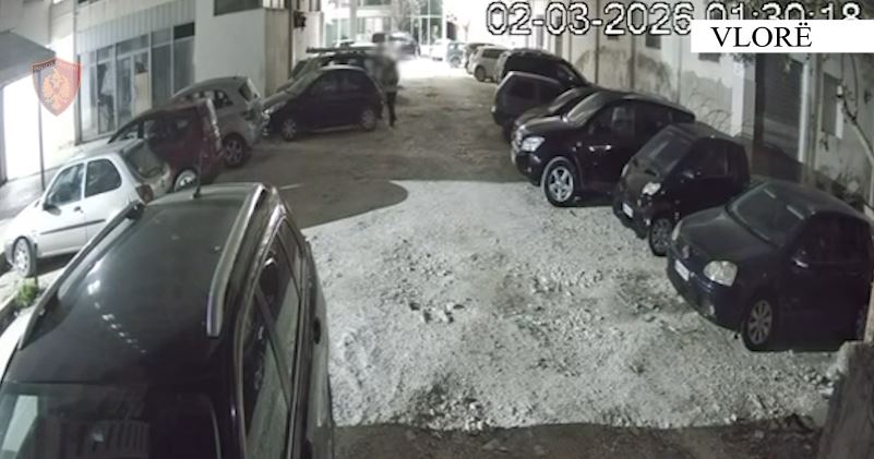 VIDEO  Dogjën dy automjete dhe një biznes  identifikohen autorët  shpallen në kërkim dy të rinjtë në Vlorë