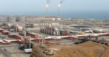 Izraeli godet gazin iranian/ Bombardon fushat më të mëdha në botë në jug te vendit