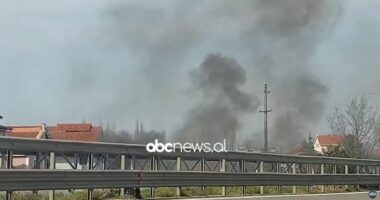 Digjen mbetje pranë zonës së Thumanës, shtëllunga tymi në shtratin e lumit Drojë