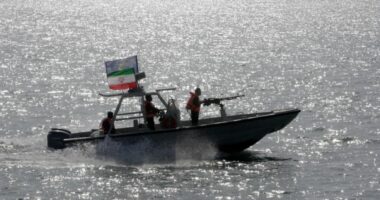 Irani ngre alarmin për tregtinë botërore, në shënjestër korridoret detare