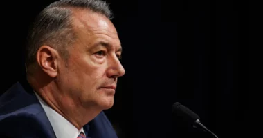 Dorëhiqet nga detyra kreu i Agjencisë Amerikane të Emigracionit