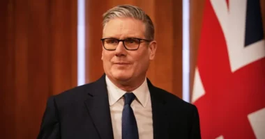 Bombardimet iraniane në Kuvajt, Stamer dënon sulmin: Qëndrojmë me aleatët tanë në Gjirin Persik