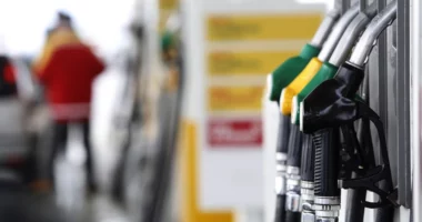 Çmimet e naftës rriten sërish pas sulmeve të SHBA-së mbi ishullin Kharg